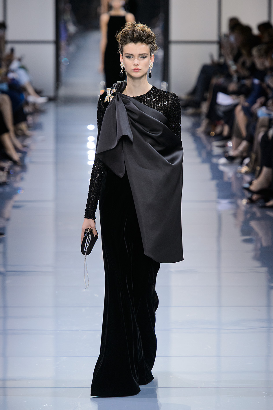 Paris Haute Couture AW 2016-2017

Armani Privè