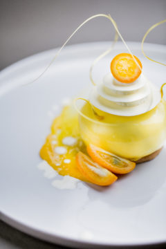 ®Pierre Monetta Galet de mousse citron, confit de kumquat, biscuit breton - Buddha-Bar Hotel Paris P