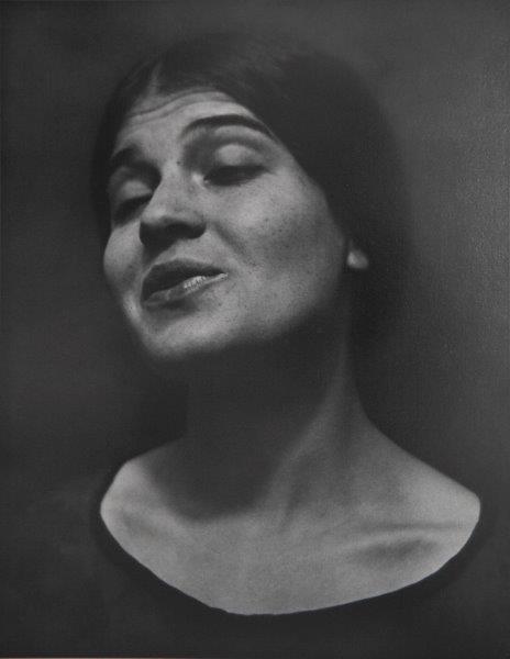 Tina Modotti in un ritratto di Edward Weston-3