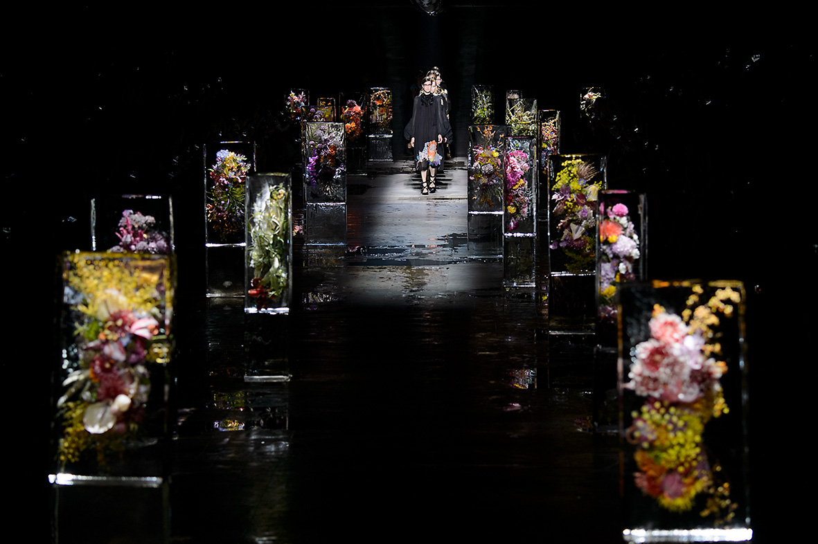 Paris Fashion Week SS17 

Dries Van Noten show