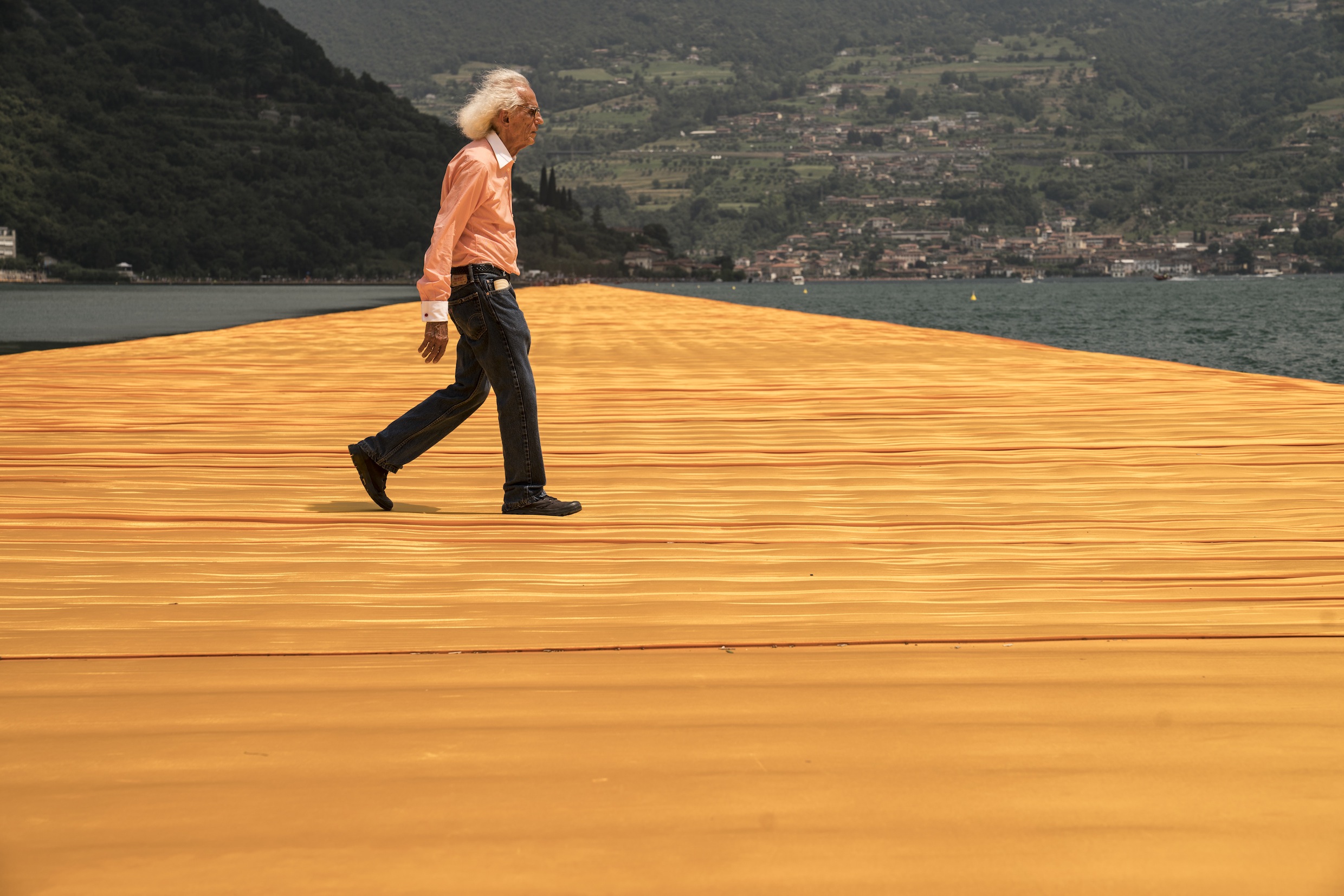 Christo at the Floating Piers, Lake Iseo, Italy, 2014-16 (Photo: Wolfgang Volz)