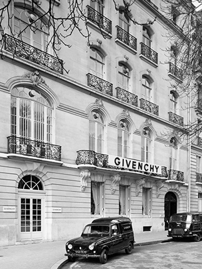 1959-GIVENCHY-ON-AVENUE-GEORGE-V_tile