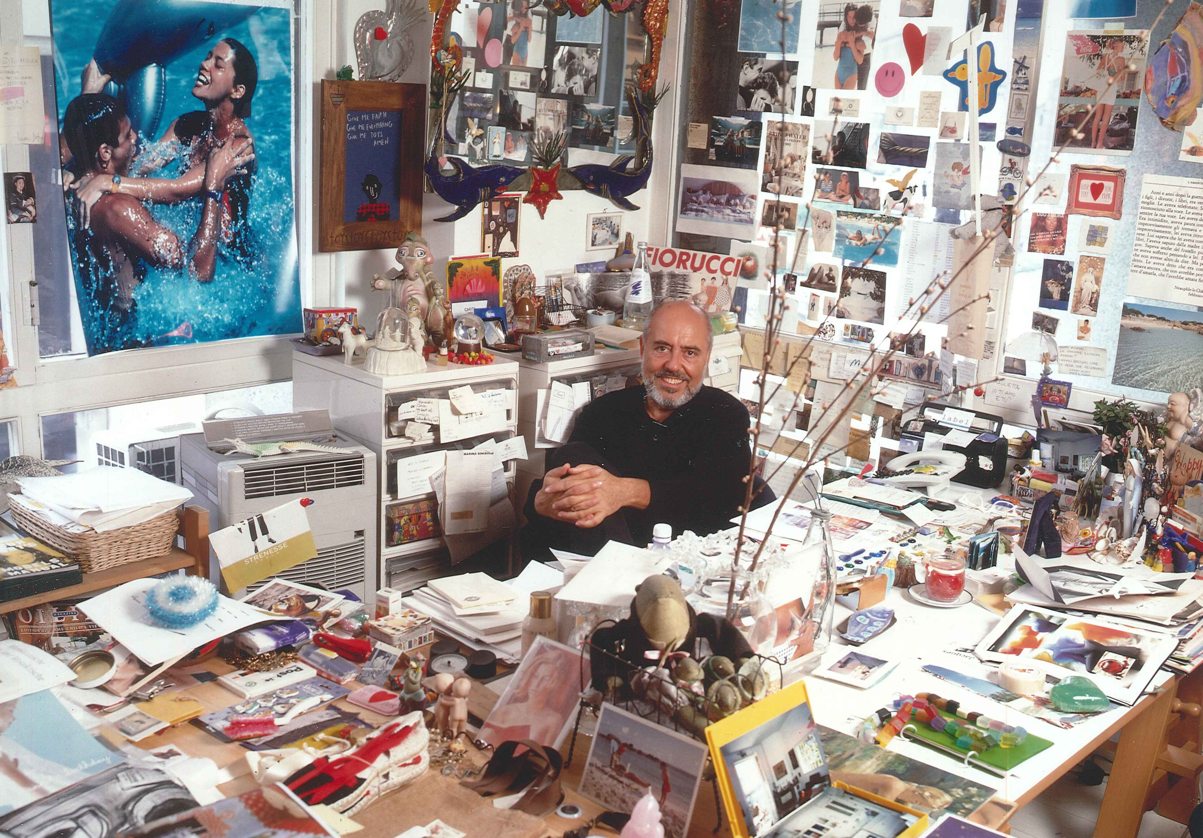 Fotografia di di Elio Fiorucci all_interno del suo ufficio- anno 2004