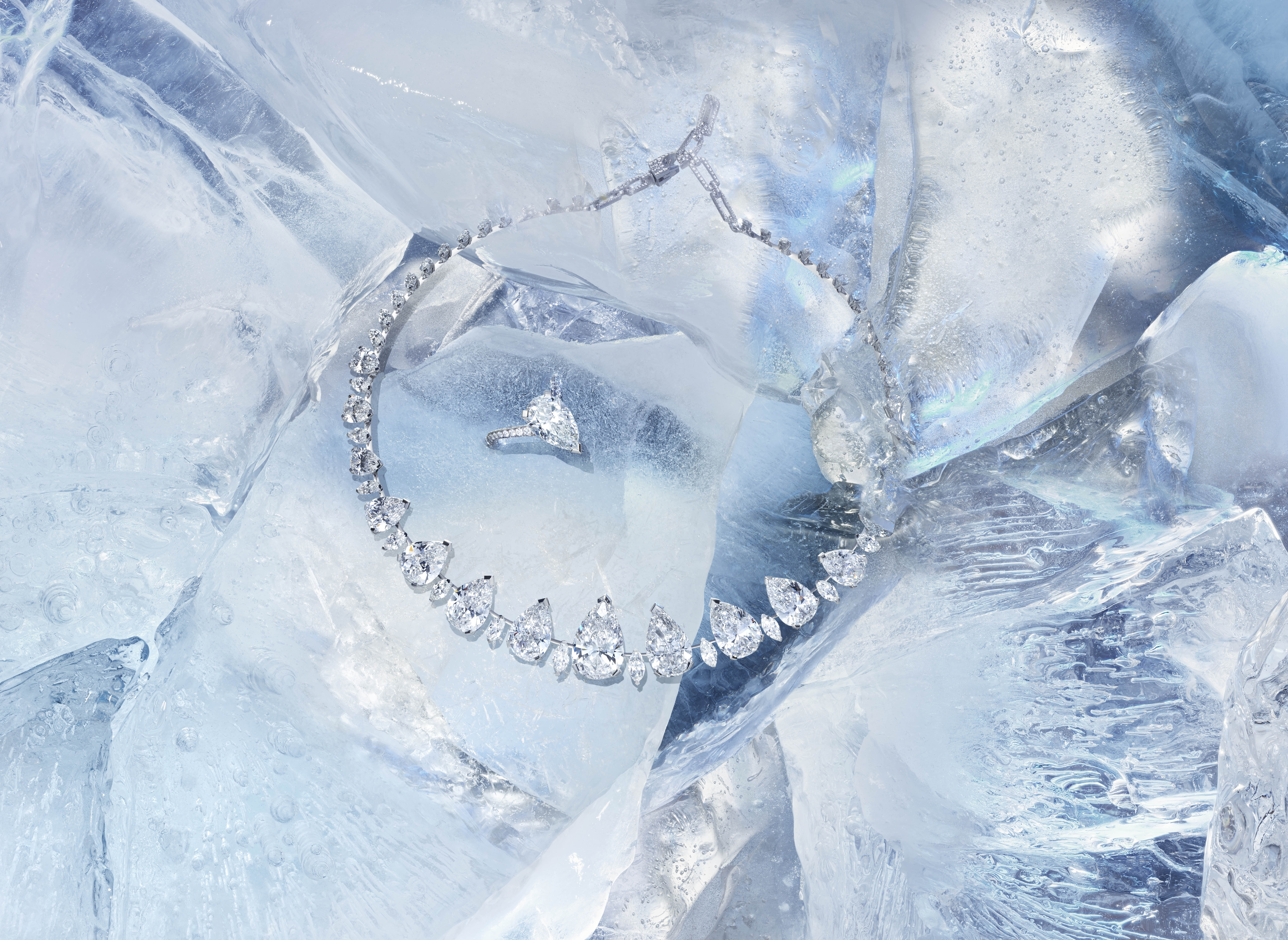 Messika - The Snow Queen necklace and ring - Credits Isabelle Bonjean
